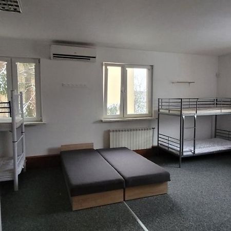 Amidi Hostel Piaseczno เพียเซตชโน ภายนอก รูปภาพ